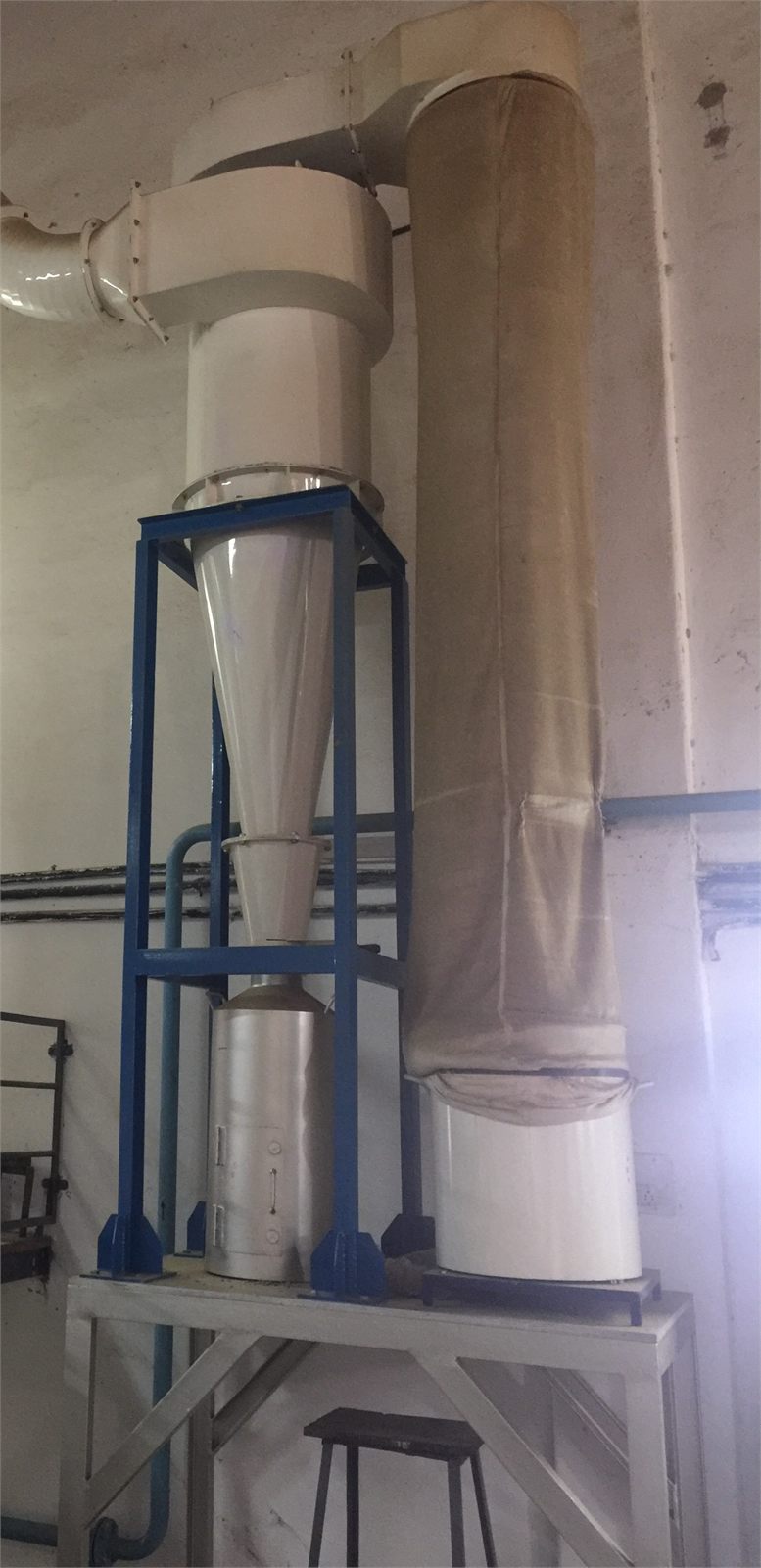 Container loading blower for bulk material transfer