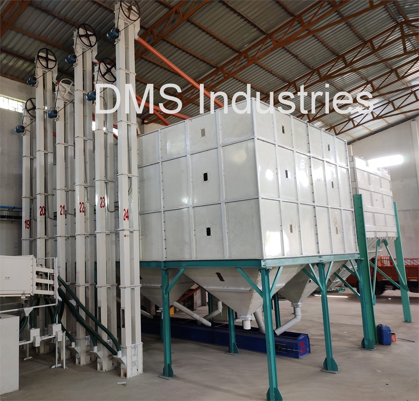 Industrial storage silos for bulk material handling